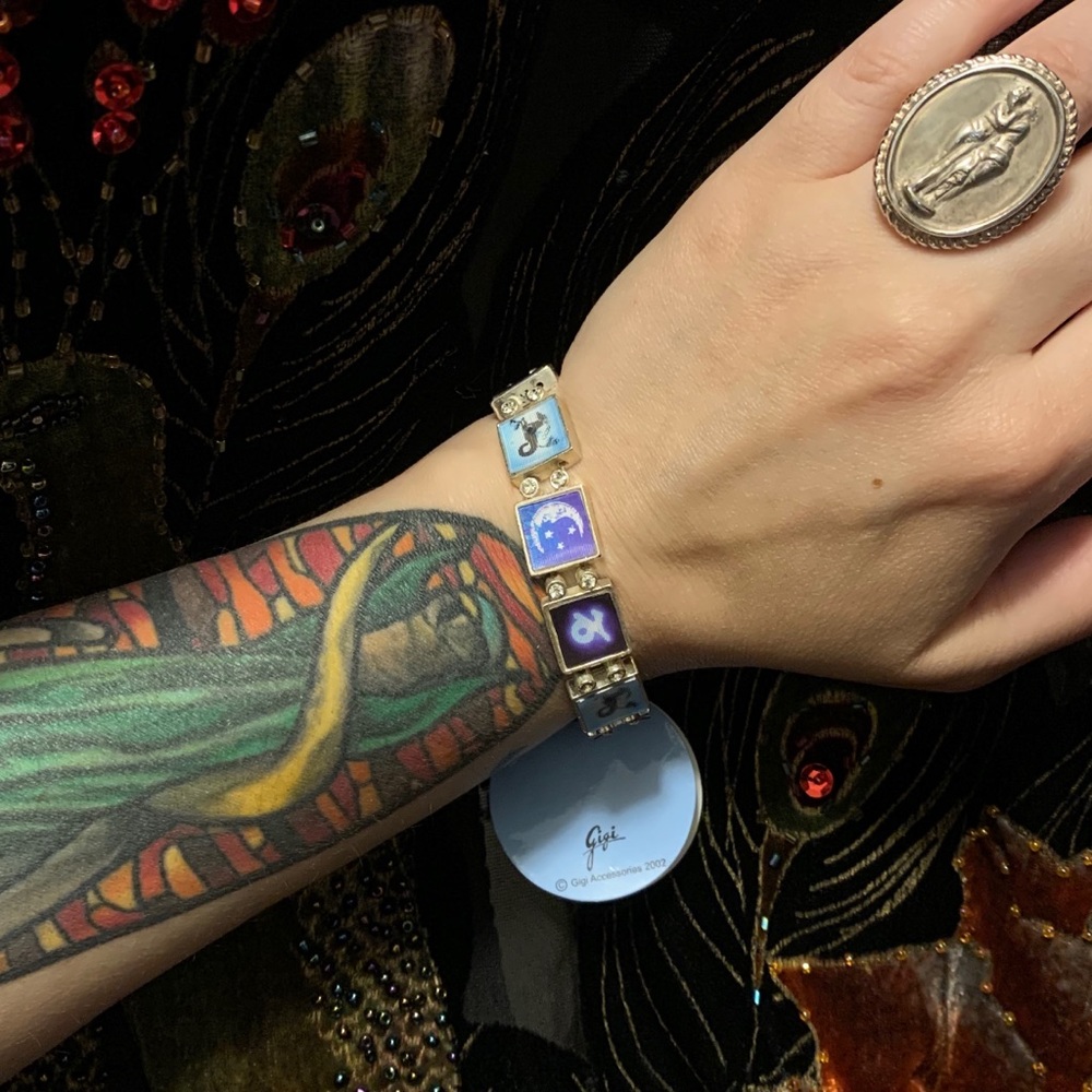 Vintage Holographic Capricorn Zodiac bracelet NWT - Picture 6 of 13